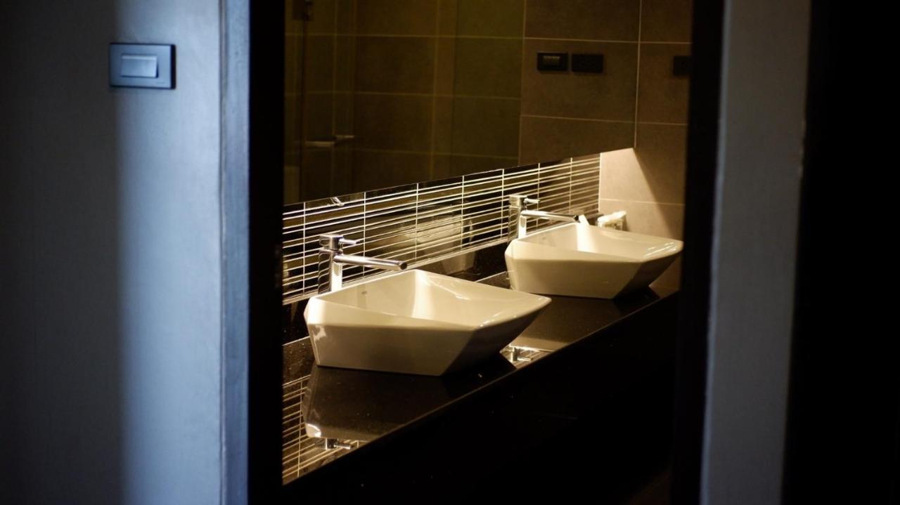 14 Living Otel Bangkok Dış mekan fotoğraf