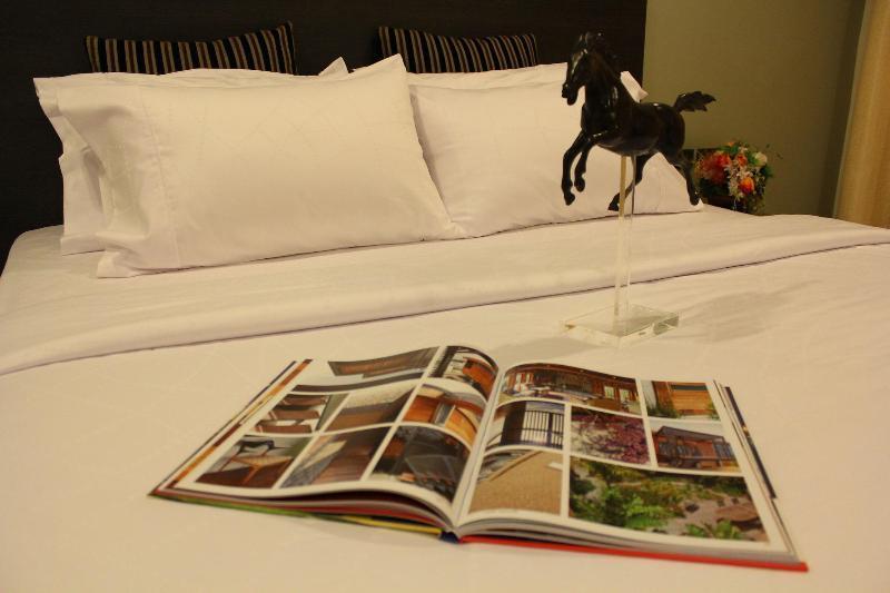 14 Living Otel Bangkok Dış mekan fotoğraf