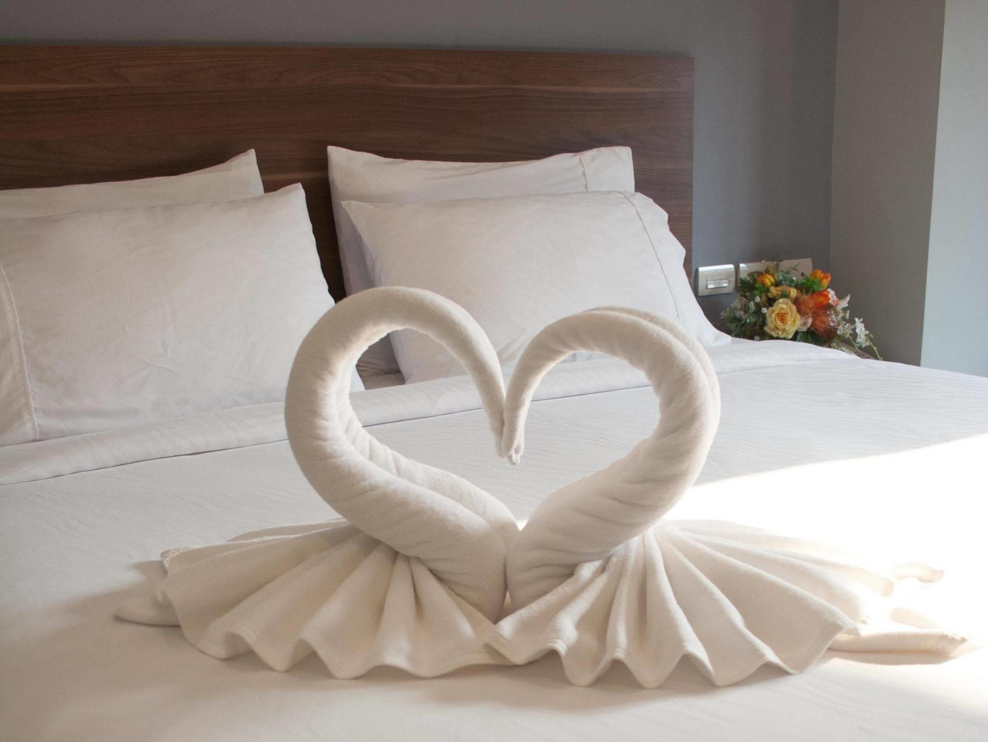 14 Living Otel Bangkok Dış mekan fotoğraf