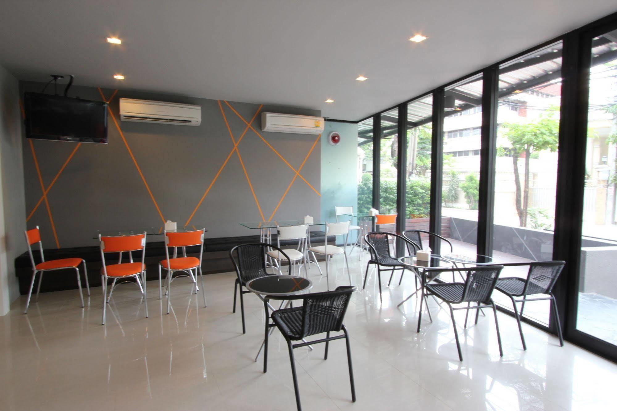 14 Living Otel Bangkok Dış mekan fotoğraf